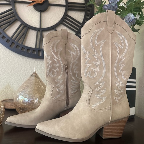 New! Indigo Beige Heeled Western Boots - Picture 2 of 6